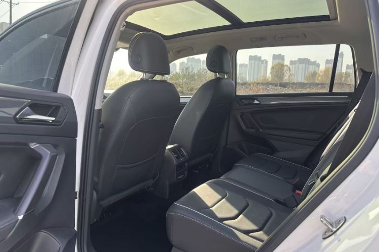 Used Volkswagen Tiguan L 2019 Restyled 330TSI Automatic Two-Wheel Drive R-Line Flagship Version China VI Standard Interior 8