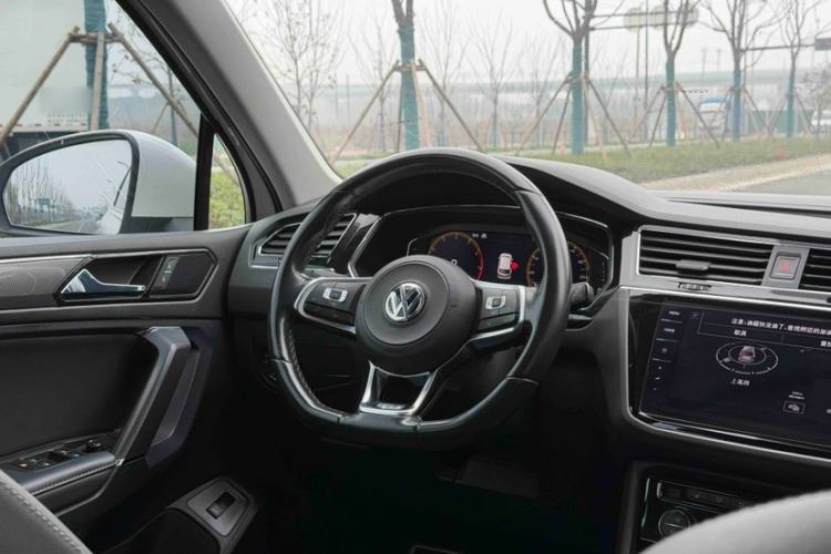 Used Volkswagen Tiguan L 2019 330TSI Automatic Two-Wheel Drive R-Line Flagship Edition China V Standard Interior 9