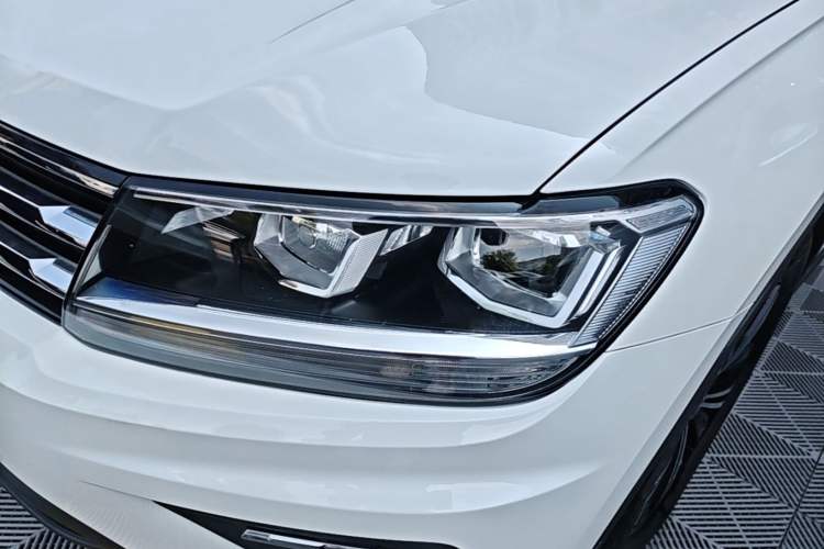 Used Volkswagen Tiguan L 2019 Updated Version 330TSI Automatic Two-Wheel Drive Panoramic Comfort Edition China VI Standard Left Front Headlight