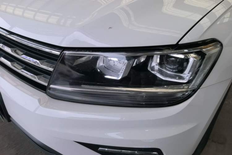 Used Volkswagen Tiguan L 2019 Updated Version 330TSI Automatic Two-Wheel Drive Panoramic Comfort Edition China VI Standard Left Front Headlight