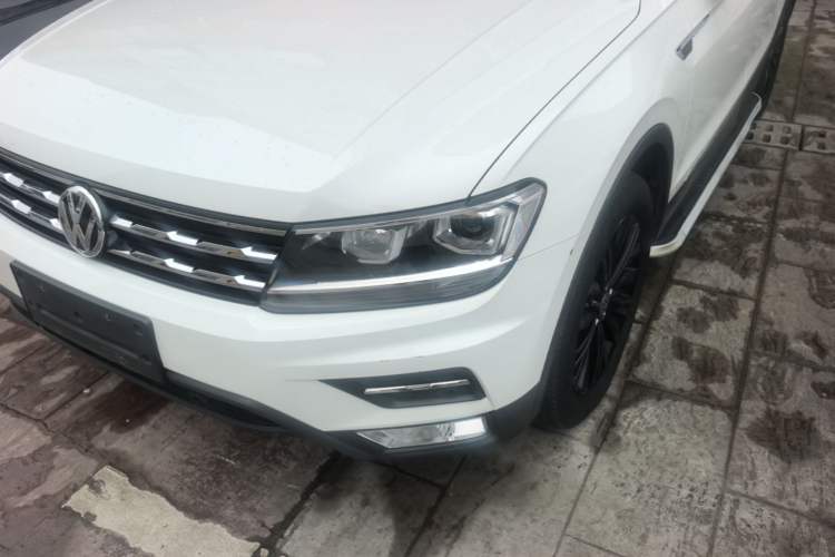 Used Volkswagen Tiguan L 2019 Updated Version 330TSI Automatic Two-Wheel Drive Panoramic Comfort Edition China VI Standard Left Front Headlight