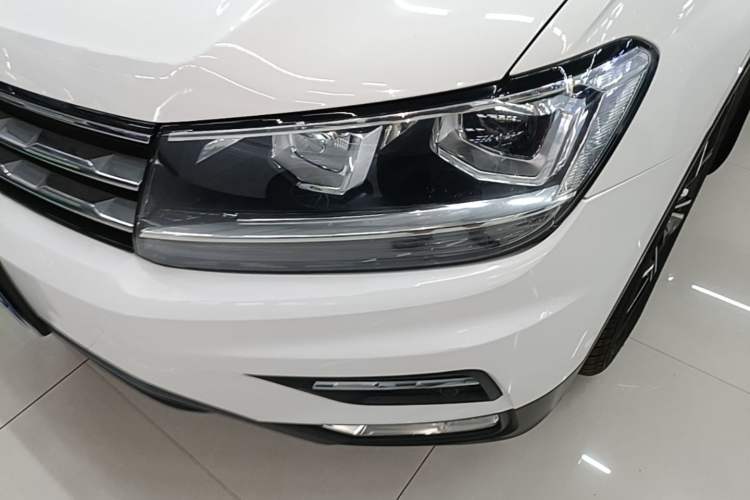 Used Volkswagen Tiguan L 2019 Revised 330TSI Automatic Two-Wheel Drive Smart & Luxury Edition China VI Standard Left Front Headlight