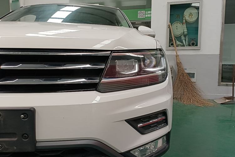 Used Volkswagen Tiguan L 2019 Updated Version 330TSI Automatic Two-Wheel Drive Panoramic Comfort Edition China VI Standard Left Front Headlight