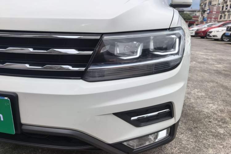 Used Volkswagen Tiguan L 2019 Updated Version 330TSI Automatic Two-Wheel Drive Panoramic Comfort Edition China VI Standard Left Front Headlight