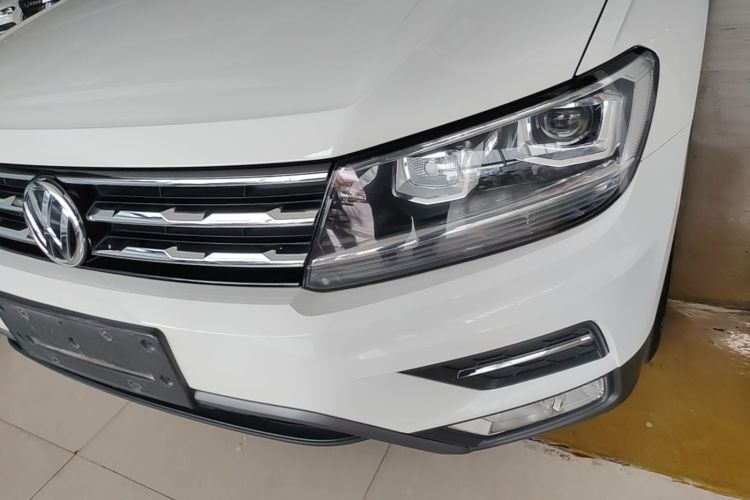 Used Volkswagen Tiguan L 2019 Updated Version 330TSI Automatic Two-Wheel Drive Panoramic Comfort Edition China VI Standard Left Front Headlight