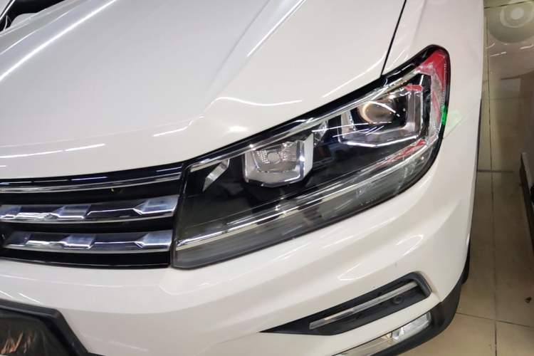 Used Volkswagen Tiguan L 2019 Revised 330TSI Automatic Two-Wheel Drive Smart & Luxury Edition China VI Standard Left Front Headlight