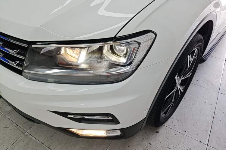 Used Volkswagen Tiguan L 2019 Revised 330TSI Automatic Two-Wheel Drive Smart & Luxury Edition China VI Standard Left Front Headlight