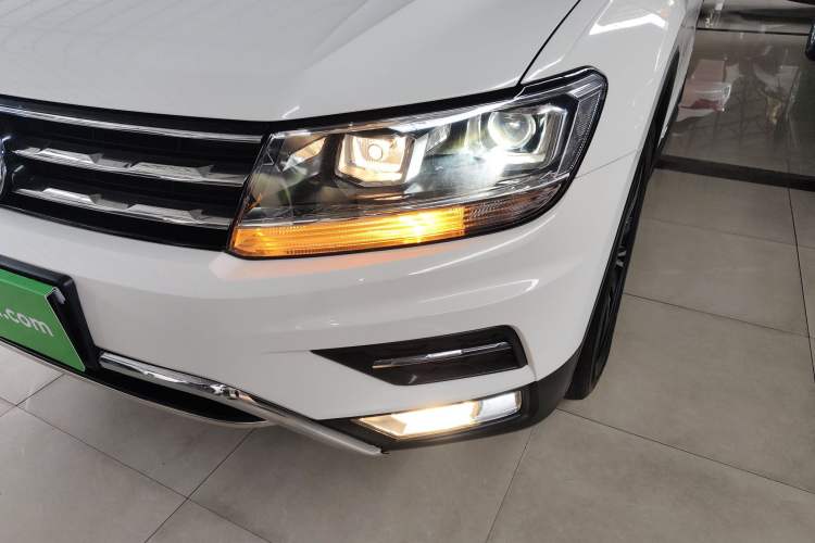 Used Volkswagen Tiguan L 2019 Updated Version 330TSI Automatic Two-Wheel Drive Panoramic Comfort Edition China VI Standard Left Front Headlight