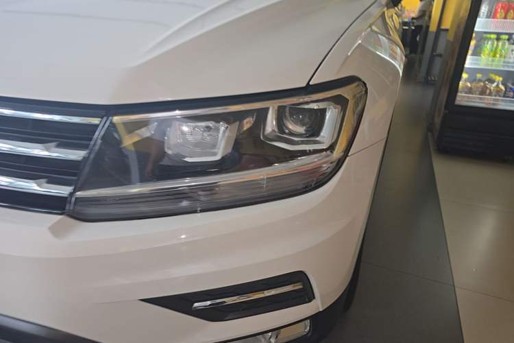 Used Volkswagen Tiguan L 2019 Updated Version 330TSI Automatic Two-Wheel Drive Panoramic Comfort Edition China VI Standard Left Front Headlight