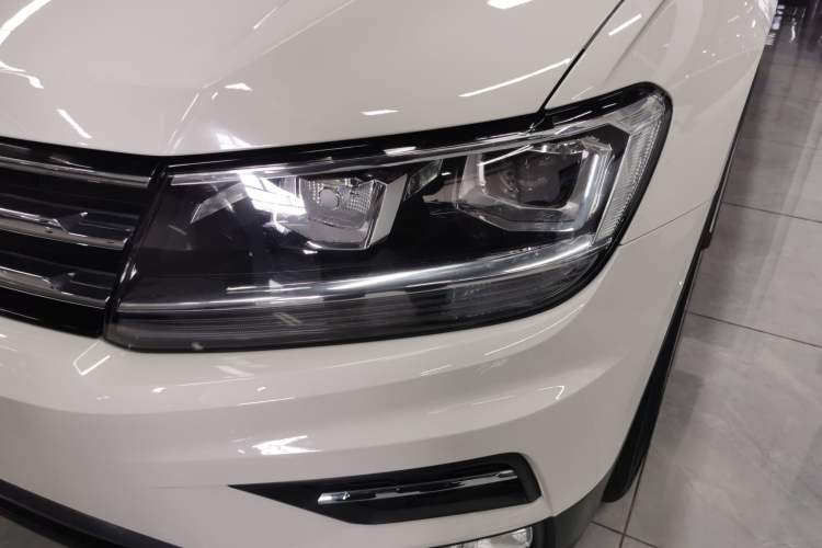 Used Volkswagen Tiguan L 2019 Updated Version 330TSI Automatic Two-Wheel Drive Panoramic Comfort Edition China VI Standard Left Front Headlight