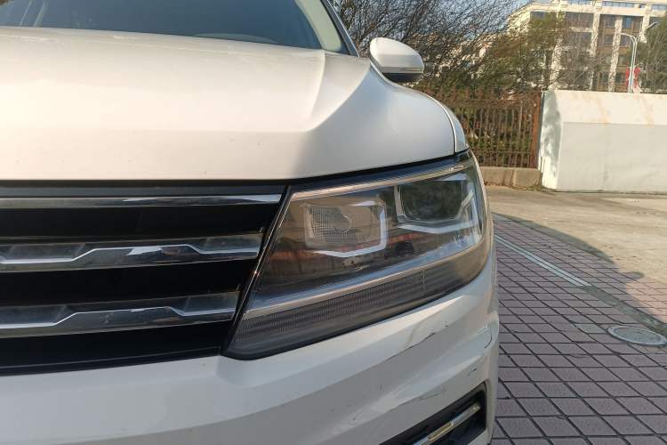 Used Volkswagen Tiguan L 2019 Updated Version 330TSI Automatic Two-Wheel Drive Panoramic Comfort Edition China VI Standard Left Front Headlight