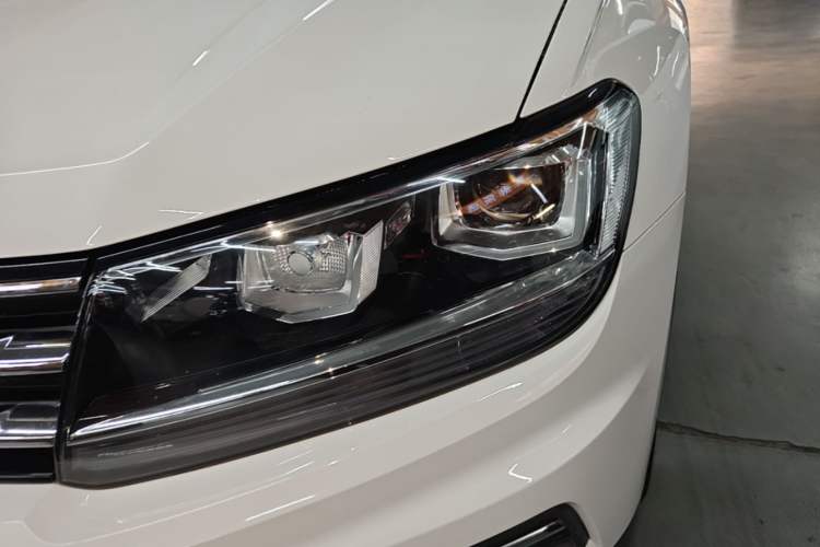 Used Volkswagen Tiguan L 2019 330TSI Automatic Two-Wheel Drive Panoramic Comfort Edition China V Standard Left Front Headlight