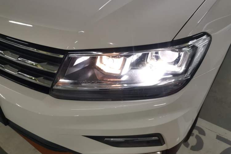 Used Volkswagen Tiguan L 2019 330TSI Automatic Two-Wheel Drive Smart Luxury Version China VI Standard Left Front Headlight