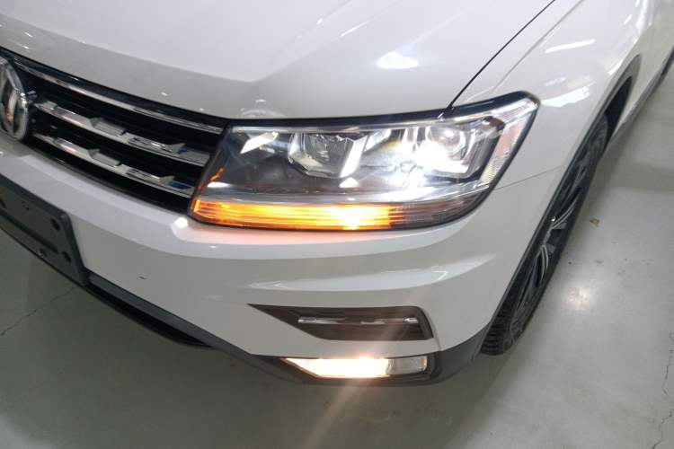 Used Volkswagen Tiguan L 2019 Updated Version 330TSI Automatic Two-Wheel Drive Panoramic Comfort Edition China VI Standard Left Front Headlight