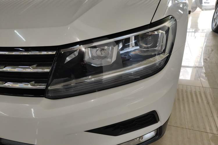 Used Volkswagen Tiguan L 2019 330TSI Automatic Two-Wheel Drive Luxury Edition China VI Standard Left Front Headlight