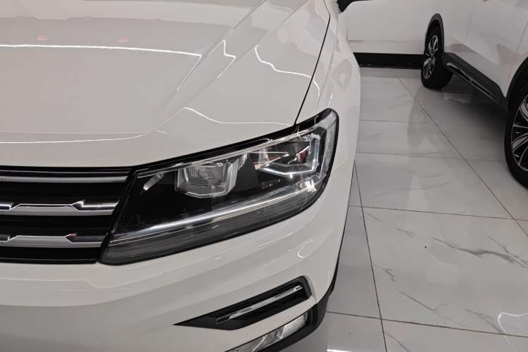 Used Volkswagen Tiguan L 2019 Updated Version 330TSI Automatic Two-Wheel Drive Panoramic Comfort Edition China VI Standard Left Front Headlight