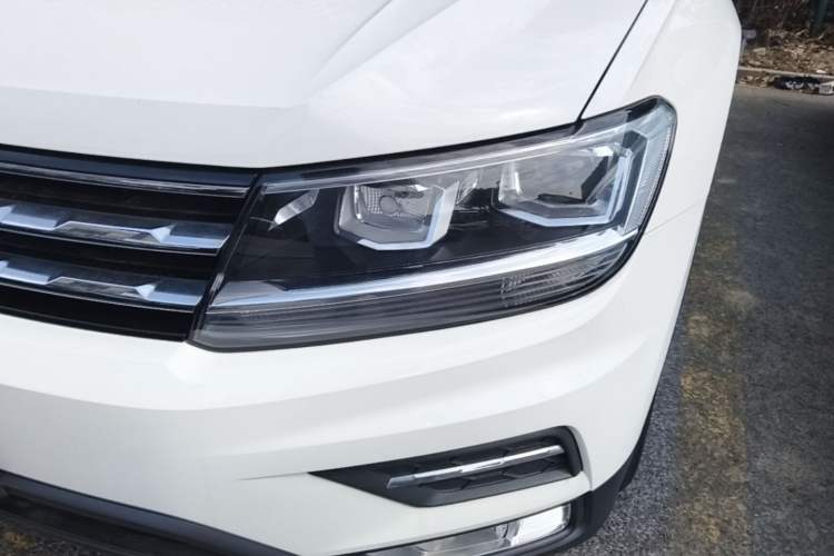 Used Volkswagen Tiguan L 2019 Updated Version 330TSI Automatic Two-Wheel Drive Panoramic Comfort Edition China VI Standard Left Front Headlight