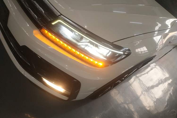 Used Volkswagen Tiguan L 2019 330TSI Automatic Two-Wheel Drive R-Line Flagship Model China VI Standard Left Front Headlight