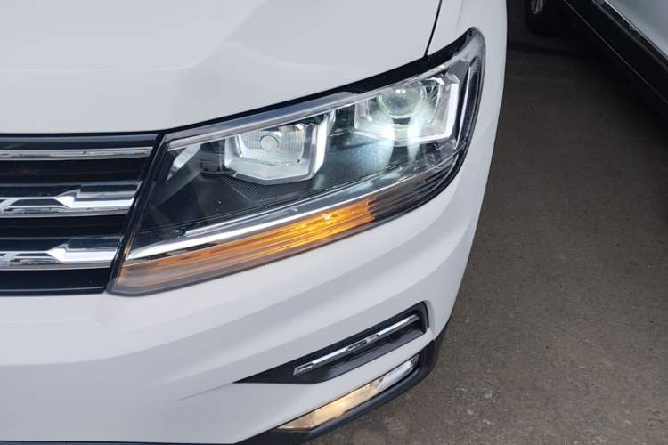 Used Volkswagen Tiguan L 2019 330TSI Automatic Two-Wheel Drive Smart Luxury Version China V Emission Standard Left Front Headlight