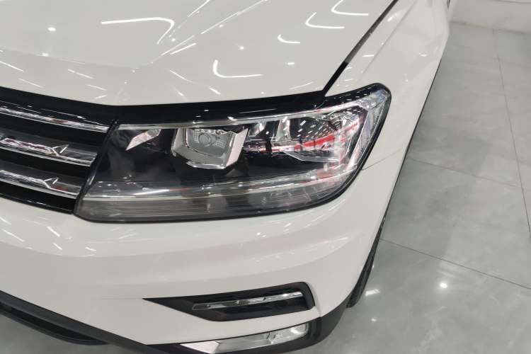 Used Volkswagen Tiguan L 2019 Revised 330TSI Automatic Two-Wheel Drive Smart & Luxury Edition China VI Standard Left Front Headlight