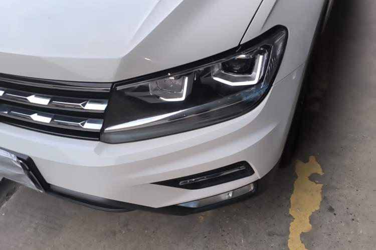 Used Volkswagen Tiguan L 2019 Updated Version 330TSI Automatic Two-Wheel Drive Panoramic Comfort Edition China VI Standard Left Front Headlight