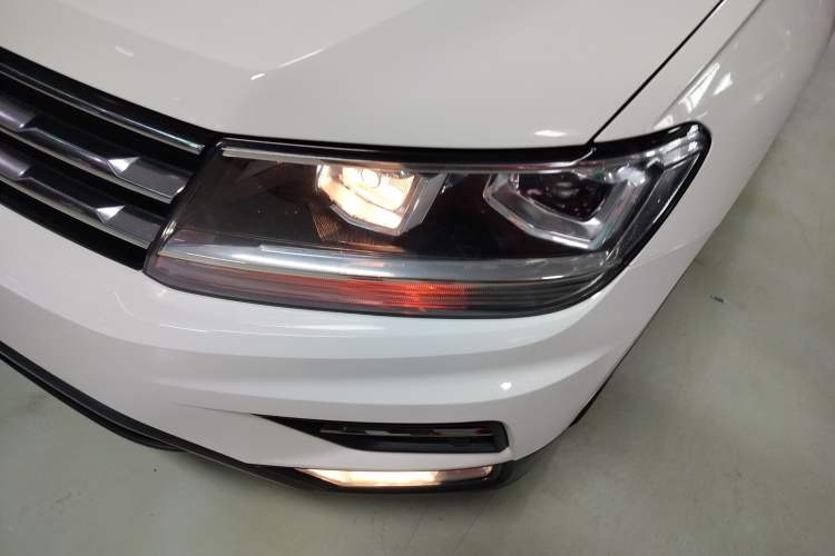 Used Volkswagen Tiguan L 2019 Revised 330TSI Automatic Two-Wheel Drive Smart & Luxury Edition China VI Standard Left Front Headlight
