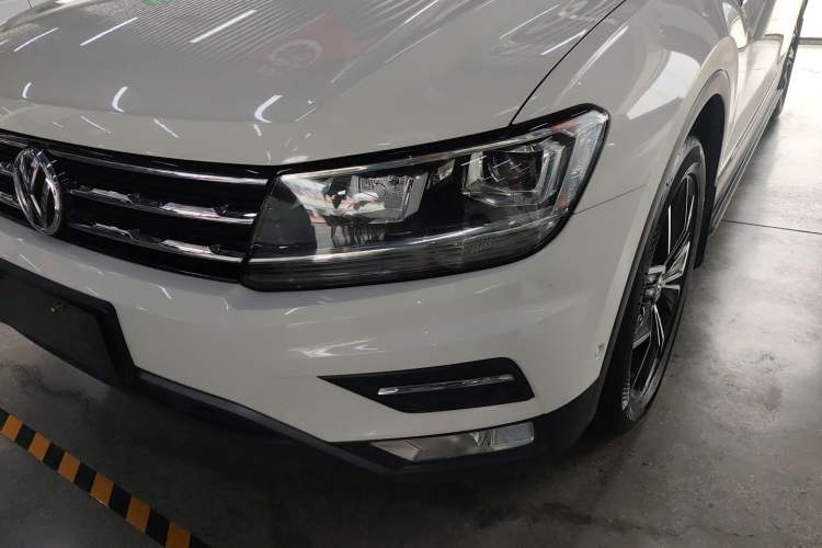 Used Volkswagen Tiguan L 2019 Revised 330TSI Automatic Two-Wheel Drive Smart & Luxury Edition China VI Standard Left Front Headlight
