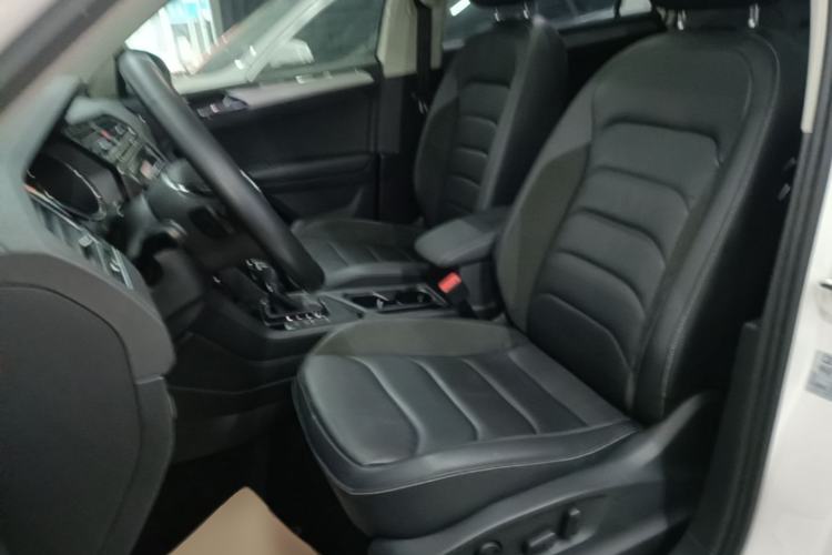 Used Volkswagen Tiguan L 2019 Revised 330TSI Automatic Two-Wheel Drive Smart & Luxury Edition China VI Standard Left Front Seat