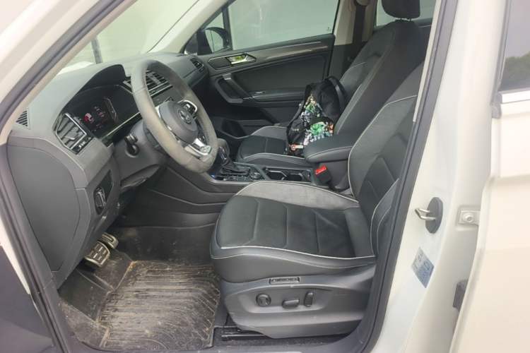 Used Volkswagen Tiguan L 2019 380TSI Automatic All-Wheel Drive R-Line Flagship 7-Seater China VI Standard Left Front Seat