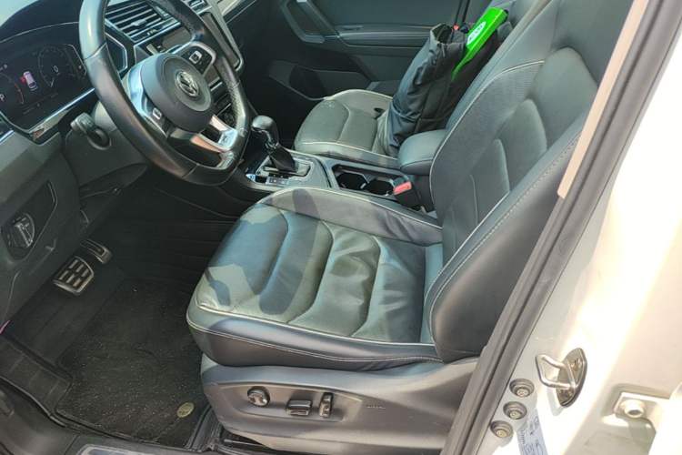 Used Volkswagen Tiguan L 2019 330TSI Automatic Two-Wheel Drive R-Line Flagship Model China VI Standard Left Front Seat