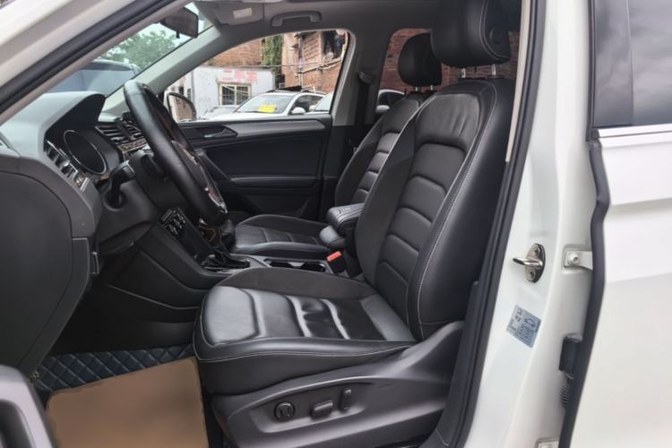 Used Volkswagen Tiguan L 2019 Updated Version 330TSI Automatic Two-Wheel Drive Panoramic Comfort Edition China VI Standard Left Front Seat