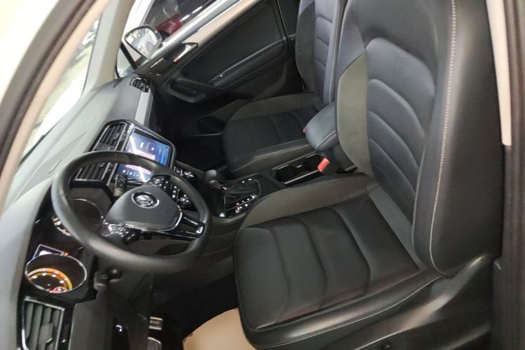 Used Volkswagen Tiguan L 2019 Revised 330TSI Automatic Two-Wheel Drive Smart & Luxury Edition China VI Standard Left Front Seat