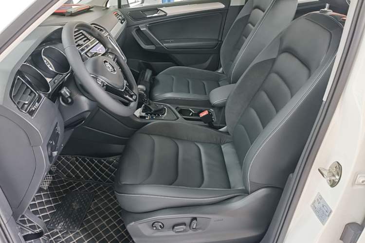 Used Volkswagen Tiguan L 2019 Revised 330TSI Automatic Two-Wheel Drive Smart & Luxury Edition China VI Standard Left Front Seat