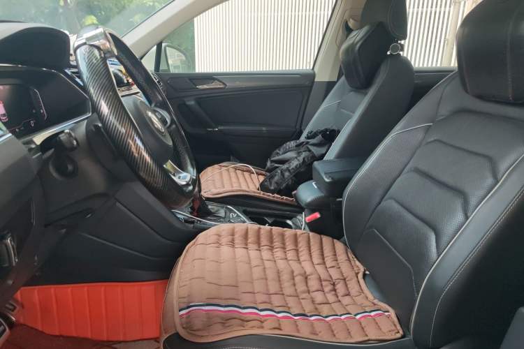 Used Volkswagen Tiguan L 2019 380TSI Automatic All-Wheel Drive R-Line Flagship 7-Seater China VI Standard Left Front Seat