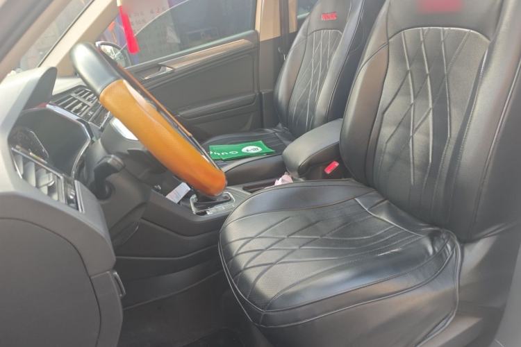 Used Volkswagen Tiguan L 2019 330TSI Automatic Two-Wheel Drive R-Line Flagship Model China VI Standard Left Front Seat
