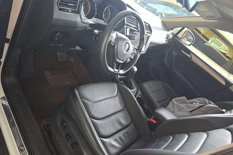 Used Volkswagen Tiguan L 2019 Updated Version 330TSI Automatic Two-Wheel Drive Panoramic Comfort Edition China VI Standard Left Front Seat