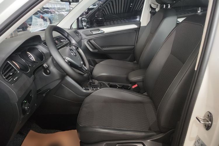 Used Volkswagen Tiguan L 2019 330TSI Automatic Two-Wheel Drive Luxury Edition China VI Standard Left Front Seat