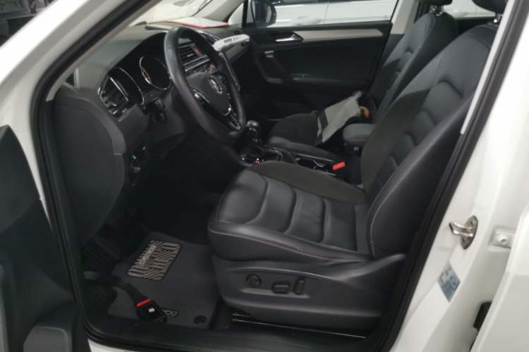 Used Volkswagen Tiguan L 2019 Updated Version 330TSI Automatic Two-Wheel Drive Panoramic Comfort Edition China VI Standard Left Front Seat