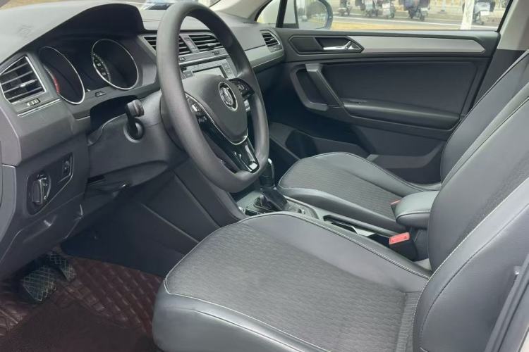 Used Volkswagen Tiguan L 2019 330TSI Automatic Two-Wheel Drive Luxury Edition China V Standard Left Front Seat