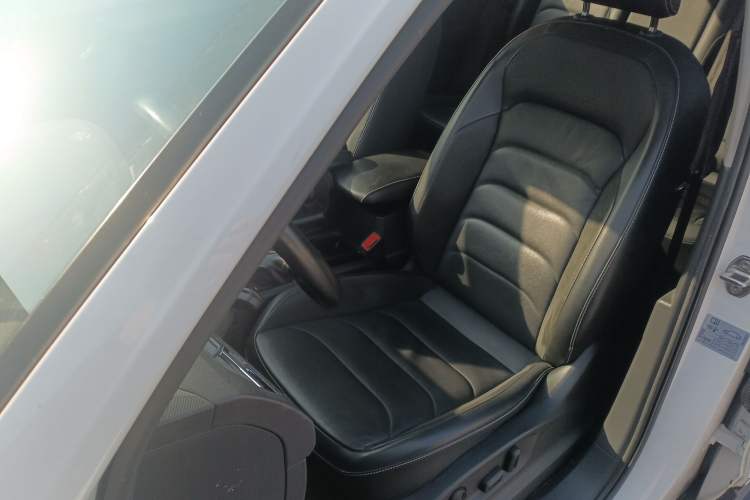 Used Volkswagen Tiguan L 2019 Updated Version 330TSI Automatic Two-Wheel Drive Panoramic Comfort Edition China VI Standard Left Front Seat