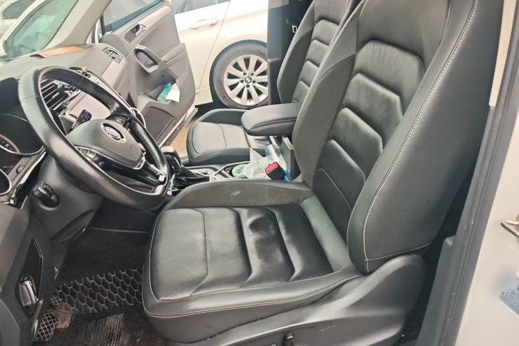 Used Volkswagen Tiguan L 2019 380TSI Automatic All-Wheel Drive Luxury Edition with 7 Seats China VI Standard Left Front Seat