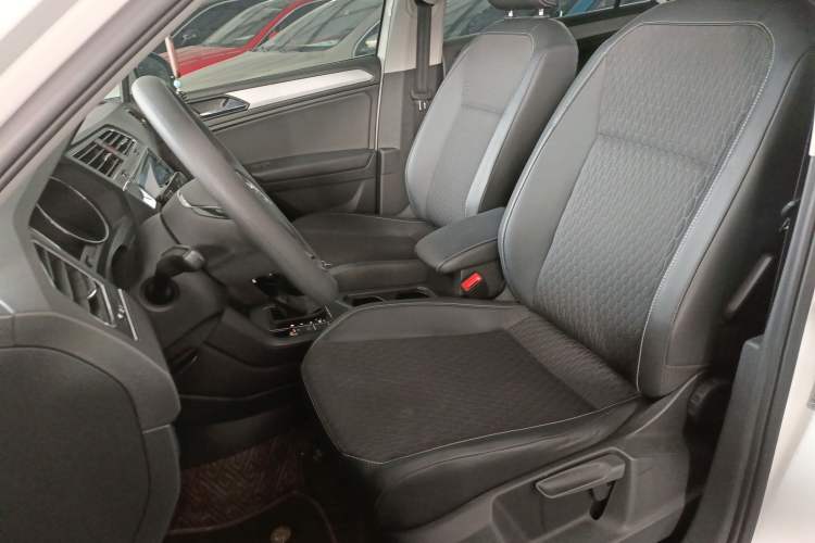 Used Volkswagen Tiguan L 2019 330TSI Automatic Two-Wheel Drive Luxury Edition China VI Standard Left Front Seat