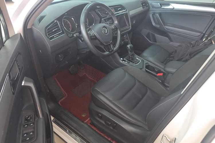 Used Volkswagen Tiguan L 2019 330TSI Automatic Two-Wheel Drive Panoramic Comfort Edition China VI Standard Left Front Seat