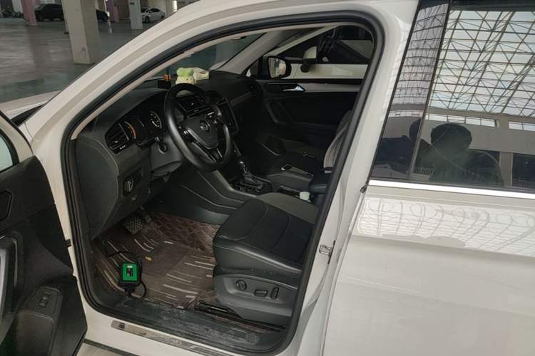Used Volkswagen Tiguan L 2019 Revised 330TSI Automatic Two-Wheel Drive Smart & Luxury Edition China VI Standard Left Front Seat