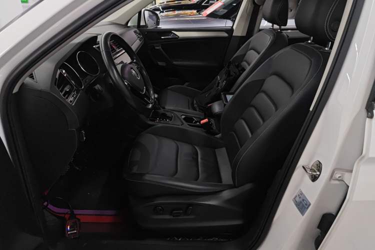 Used Volkswagen Tiguan L 2019 Updated Version 330TSI Automatic Two-Wheel Drive Panoramic Comfort Edition China VI Standard Left Front Seat