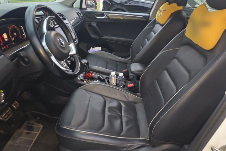 Used Volkswagen Tiguan L 2019 330TSI Automatic Two-Wheel Drive R-Line Flagship Model China VI Standard Left Front Seat