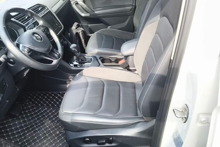 Used Volkswagen Tiguan L 2019 Updated Version 330TSI Automatic Two-Wheel Drive Panoramic Comfort Edition China VI Standard Left Front Seat