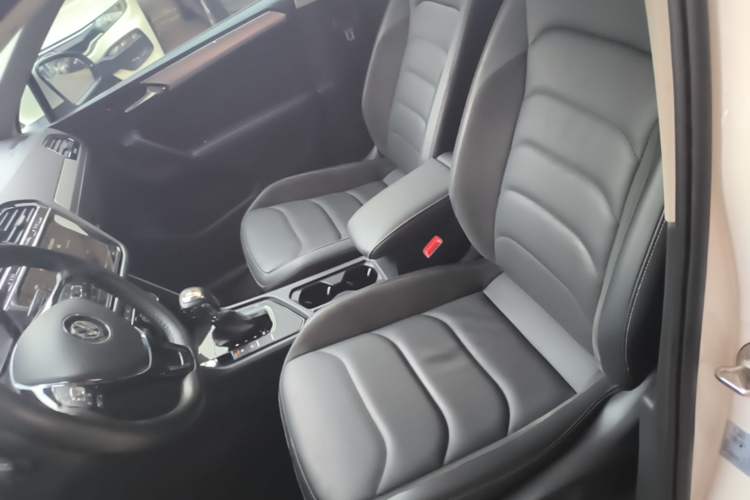 Used Volkswagen Tiguan L 2019 Updated Version 330TSI Automatic Two-Wheel Drive Panoramic Comfort Edition China VI Standard Left Front Seat