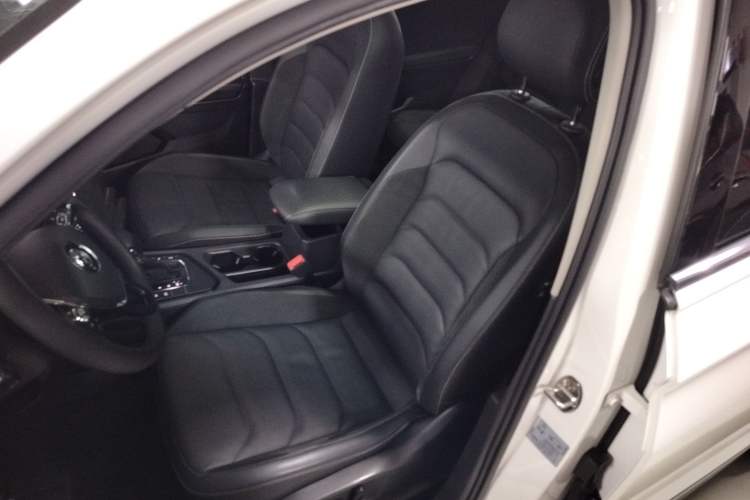 Used Volkswagen Tiguan L 2019 Revised 330TSI Automatic Two-Wheel Drive Smart & Luxury Edition China VI Standard Left Front Seat