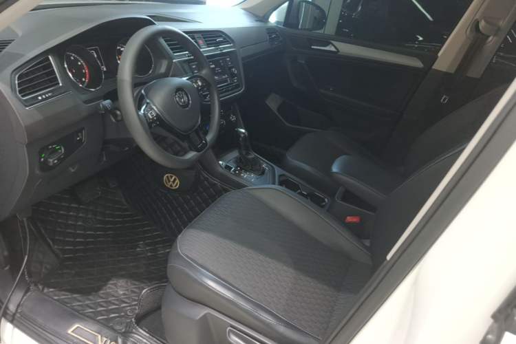 Used Volkswagen Tiguan L 2019 330TSI Automatic Two-Wheel Drive Luxury Edition China VI Standard Left Front Seat